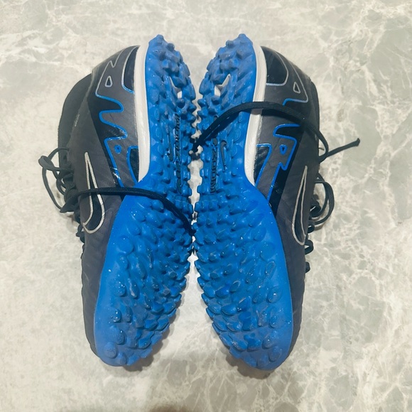 Nike Black and Blue Soccer Cleats - Picture 4 of 6